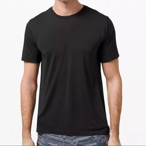 Lululemon men’s center tech shirt sleeve shirt